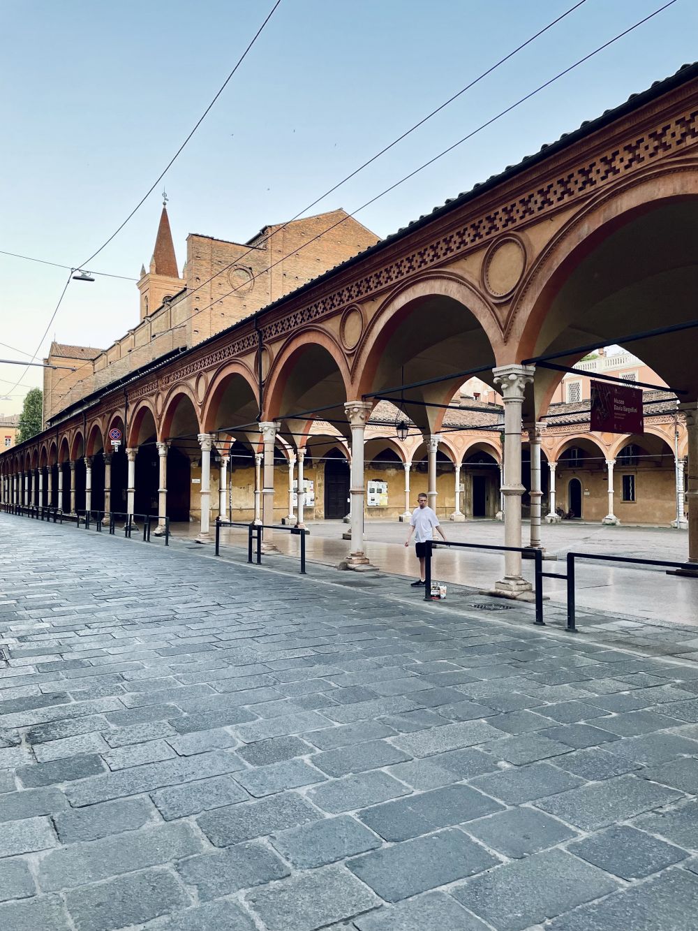 Fenster auf, Bologna rein.